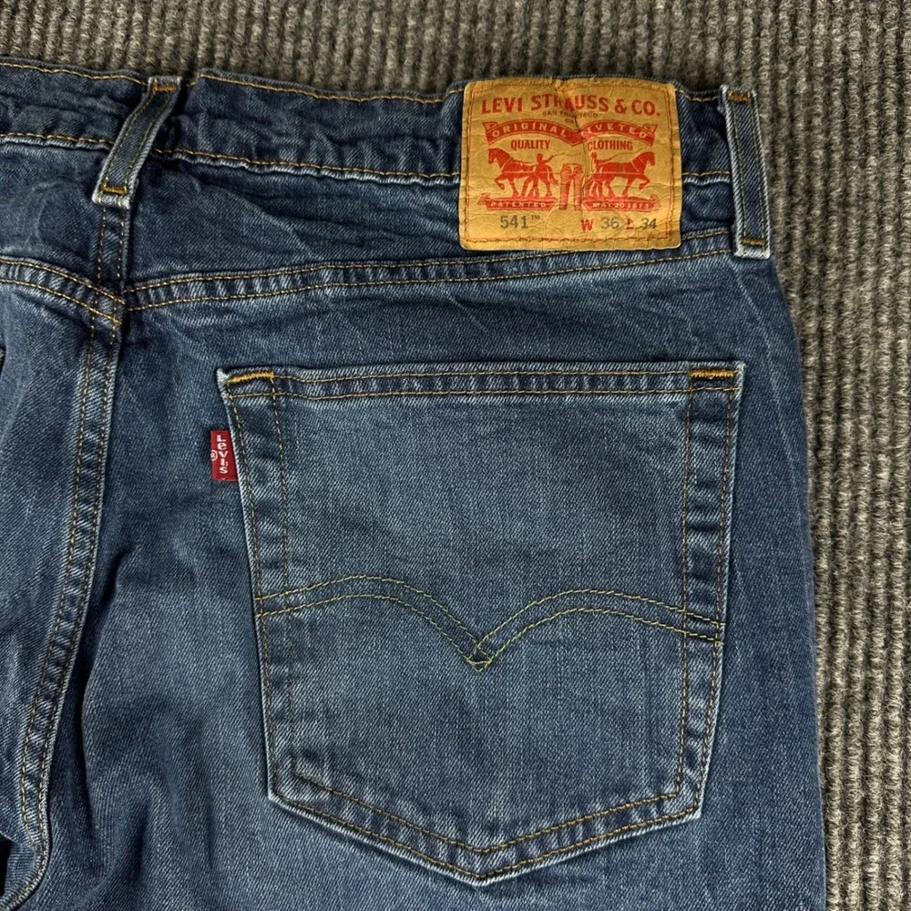 Levis 541 Athletic Taper Jeans Mens 36x34 Blue Denim Stretch Pants 18181-0062